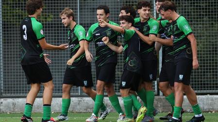 Los jugadores de Oberena celebran uno de los goles del pasado sábado 10 de octubre en su empate con el Lerinés