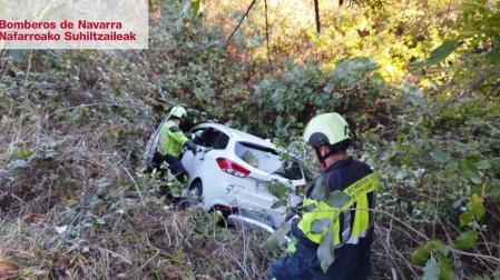 El coche se ha salido de la vía y ha caído por un terraplén