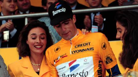 Miguel Induráin, con el maillot amarillo tras ganar el prólogo del Tour de Francia en 1992