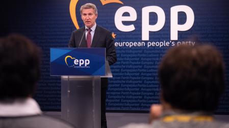 El presidente del PP, Alberto Núñez Feijóo durante la rueda de prensa tras participar en la cumbre del Partido Popular Europeo celebrada este jueves en Bruselas