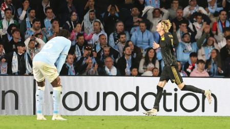 El delantero de la Juventus Nick Woltemade celebra el tanto del empate ante un desolado Ilaix Moriba
