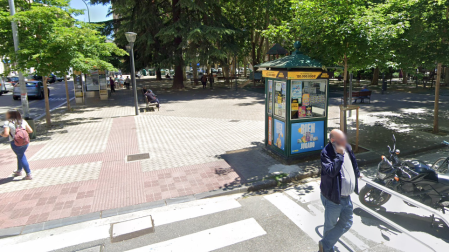 Quiosco de la calle Sangüesa, en la plaza de la Cruz