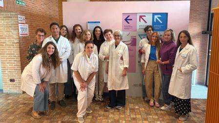 De izda a dcha, Alba Ordiñana (agachada), Paula Larumbe, Jorge Díaz, Ainhoa Larraya, Nieves Erdozáin, Ana Osa, Susana Corral (agachada), Beatriz Erro, Perla Eguíluz, Marian Recalde, Marta Arbuniés, Mari Díaz, Cristina Larramendi y María Ederra, de la sección de Detección Precoz del ISPLN/NOPLOI.