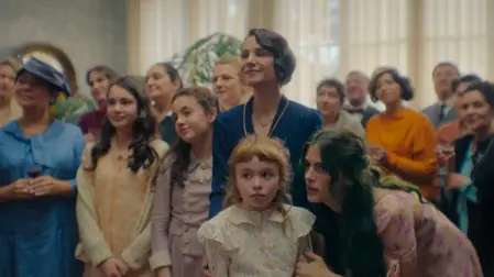 Fotograma de la serie 'La casa de los espíritus', basada en la novela homónima de Isabel Allenda. La autora más vendida en español acaba de ganar la 75 edición del Premio Planeta con 'La hora antes del alba', secuela de la famosa novela.