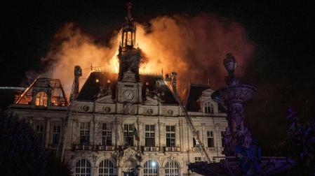 Ayuntamiento de Limoges en llamas