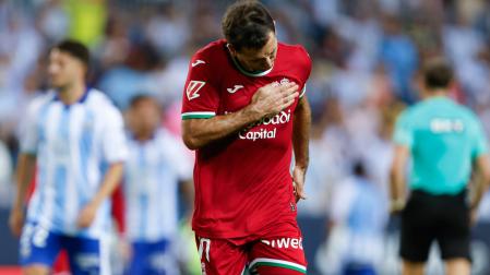 El jugador de la Real Sociedad Mikel Oyarzabal, celebra un gol ante el Málaga