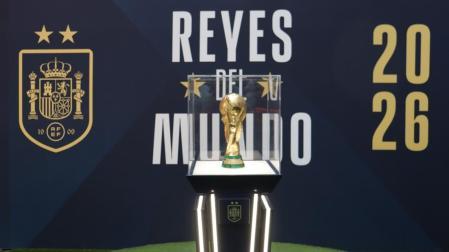 El trofeo de campeón del Mundial de fútbol