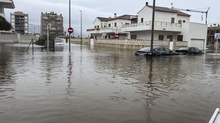 Inundaciones en la zona de la playa de Terranova en la localidad de Oliva (Valencia) este lunes 19 de octubre