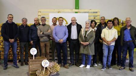 Productores navarros y representantes institucionales en la presentación de la nueva campaña