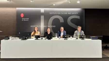 El consejero García en la presentación de las becas en la Universidad de Navarra