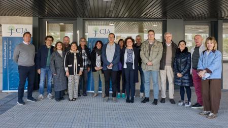 Asistentes a la inauguración del centro de atención psicogeriátrica de la Clínica Josefina Arregui en Pamplona