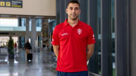 Luis Sánchez, en la salida de la expedición desde el aeropuerto de Pamplona.