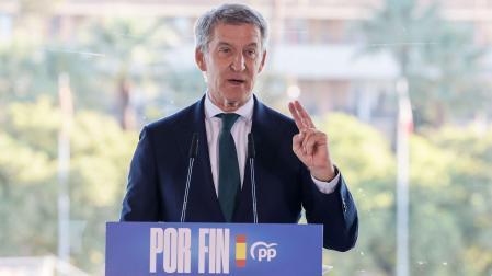 El presidente del PP, Alberto Núñez Feijóo participa en un acto electoral celebrado este miércoles en Sevilla