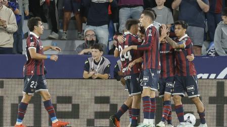 Los jugadores del Levante celebran el 1-0 ante el Athletic, obra de Brugué