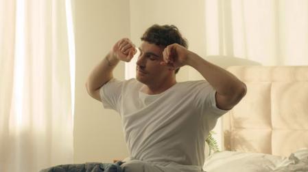 Despertarse espontáneamente, sin necesidad de alarma, suele ser un buen indicador de que dormimos lo que necesitamos