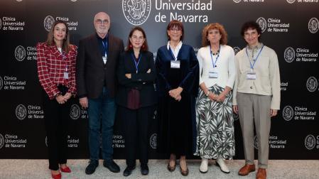 (De izq. a dcha.) Mónica Vázquez, líder del proyecto NRC y directora del Área de Desarrollo Profesional e Investigación en Enfermería; Jesús Sanz, presidente de ANDE; Carmen Rumeu, directora corporativa de Enfermería de la Clínica; Mercedes Ferro, vicepresidenta de ANDE; Blanca Fernández, secretaria de ANDE; y Cristina Oroviogoicoechea, directora del Área de Desarrollo de la Práctica e Innovación en Enfermería.