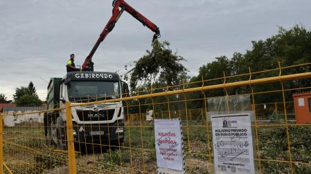 Inicio de las obras en la Txantrea en agosto del año pasado donde se colocaron carteles en contra
