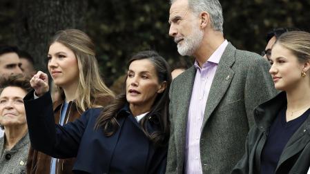 La princesa Leonor y la infanta Sofía junto al rey Felipe VI y el presidente de Asturias, Adrián Barbón, visitan la localidad asturiana de Llanes donde este sábado, entregan el Premio al Pueblo Ejemplar de Asturias 2026 a la Cofradía de Pescadores Santa Ana, distinguida por su trabajo en favor de la sostenibilidad, la innovación, la solidaridad, el estudio y la difusión de la cultura pesquera, y la eficiencia en su modelo de gestión.