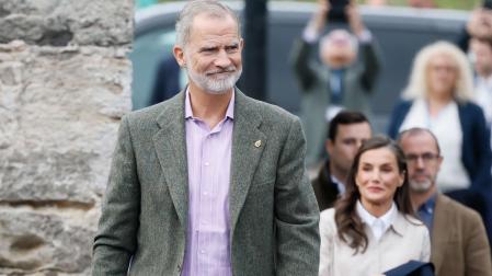 Felipe VI, a su llegada a Llanes donde este sábado se ha entregado el Premio al Pueblo Ejemplar de Asturias 2026