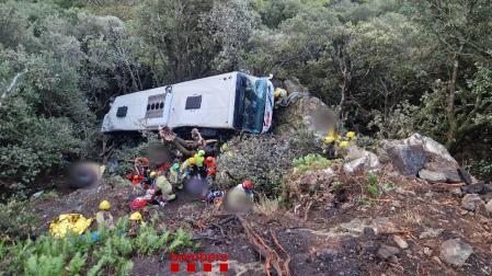 Imagen tomada por Bomberos de Cataluña del accidente que se ha producido este domingo en el término municipal de Fogars de Montclús, en la carretera BV-5114
