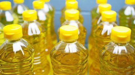 El aceite de girasol desbanca a los huevos como el alimento que más ha encarecido su precio en el último año