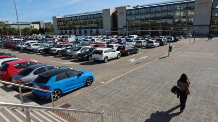 La Universidad Pública de Navarra estudia medidas para evitar que coches ajenos al centro aparquen en sus plazas