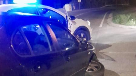 El vehículo tras chocar cuando huía de la Policía.