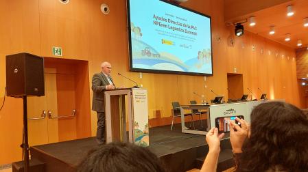 El consejero Aierdi durante la apertura de las jornadas sobre Ayudas Directas de la PAC en el Palacio de Congresos y Auditorio Baluarte