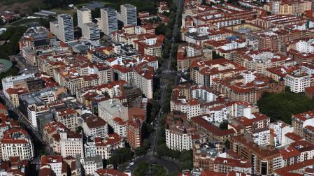 La calle Conde Oliveto y la avenida Baja Navarra de Pamplona, donde se quiere hacer un carril bici central