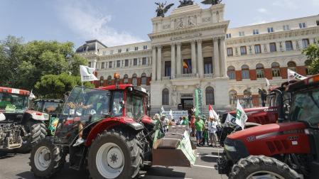 Imagen de una movilización agraria delante del Ministerio de Agricultura, en Madrid