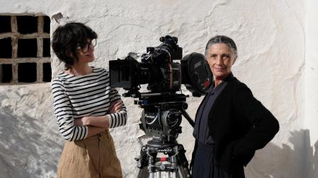 La actriz y directora Paz Vega, junto a la actriz Angela Molina, durante el rodaje que ha comenzado de su segunda película, 'Ana no'