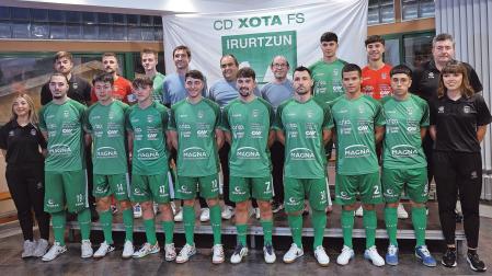 De arriba a bajo y de izquierda a derecha, Iker Cerviño, Asier Llamas, David Vatamaniuc, Roberto Martil, Morenín, José Ángel Obanos, Marc Campás, Miguel Planillo, Jesús Galera, Marta Cabrera, Joaquín Expósito, Ushida, Javi Larrea, Josu Mendive, Ion Cerviño, Petry, Alan Rojas, Franco Grillo y Naroa Andonategui