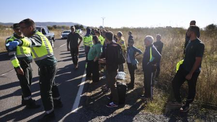 Miembros de la Guardia Civil y equipos de rescate se personan en las inmediaciones del accidente de dos trenes de alta velocidad, uno de Renfe y otro de Iryo, que han colisionado a primera hora de este miércoles a la altura de la estación de Urda (Toledo)