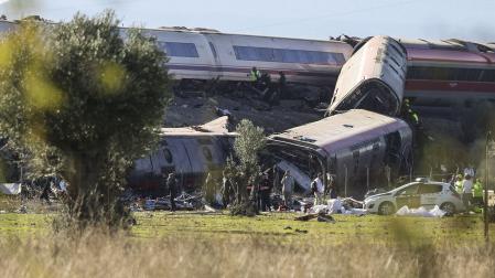 URDA (TOLEDO) 28/10/2026.- Dos trenes de alta velocidad, uno de Renfe y otro de Iryo, han colisionado a primera hora de este miércoles a la altura de la estación de Urda (Toledo), según han informado a EFE fuentes del servicio de emergencias 112, que han indicado que dos vagones han caído por un terraplén. EFE/Ismael Herrero