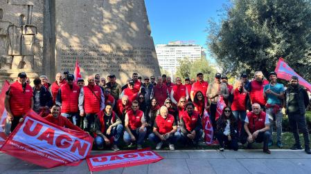 Un grupo de agricultores y ganaderos de Navarra (Sindicato UAGN) que han acudido este miércoles a Madrid para reivindicar mejoras para el sector