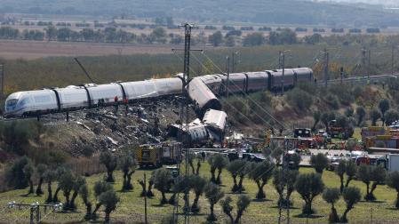 Lugar del accidente de dos trenes de alta velocidad, uno de Renfe y otro de Iryo, que han colisionado a primera hora de este miércoles a la altura de la estación de Urda (Toledo)