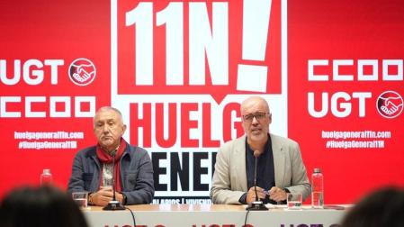 Los secretarios generales de UGT y CCOO, Pepe Álvarez (I) y Unai Sordo, en la rueda de prensa en la que dieron los detalles de la convocatoria de huelga general que tendrá lugar el próximo 11 de noviembre