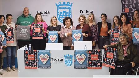Representantes de las entidades que forman parte del Pacto Local por los Cuidados durante la presentación de la Jornada Cu¡dela en el Ayuntamiento de Tudela