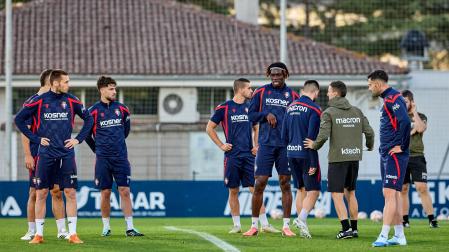 Alkiza, organizando este miércoles las jugadas de estrategia