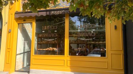 El escaparate de Hueco & Sobao, la nueva panadería de la calle Iturrama 62 de Pamplona