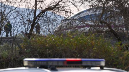 La Guardia Civil reanuda a primera hora de este viernes los trabajos de rescate de los dos trenes accidentados este miércoles en Urda (Toledo)