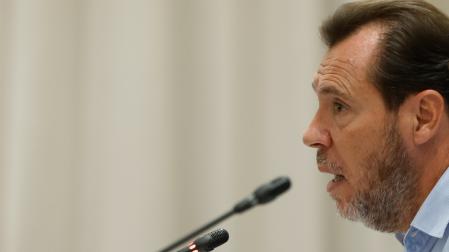 El ministro de Transportes, Óscar Puente durante una rueda de prensa celebrada este viernes en Madrid para informar sobre el accidente ferroviario de Urda (Toledo)