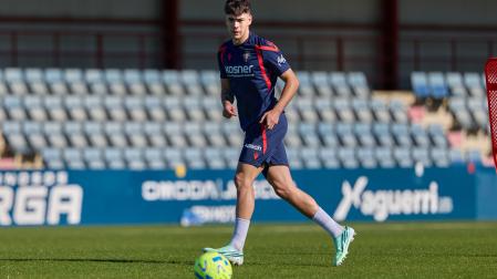 Asier Bonel, este viernes en Tajonar después de su debut con Osasuna en Calatayud.