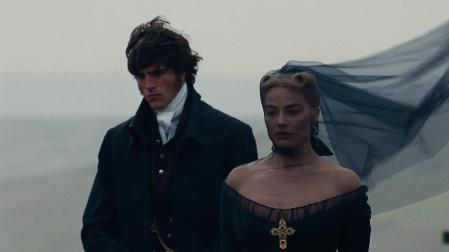Fotograma de la nueva adaptación de 'Cumbres borrascosas' con Jacob Elordi y Margot Robbie como protagonistas