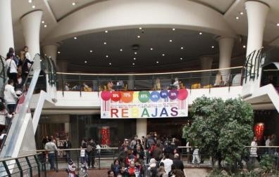 Cantidad de personas en las escaleras mecánicas de La Morea. 	J.A.GOÑI