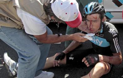 Zandio abandona la Vuelta "por precauci&oacute;n" tras su fuerte ca&iacute;da