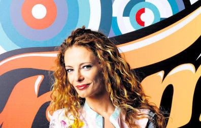 Paula V&aacute;zquez bromea sobre su error en Twitter