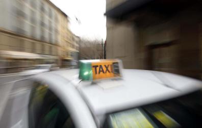 El PSN propone ampliar de 8 a 10 años el periodo de los taxis