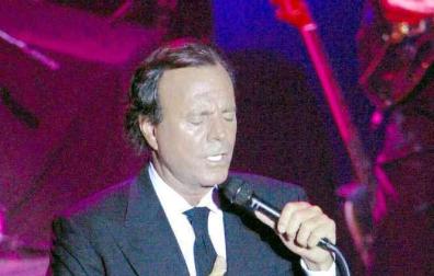 Julio Iglesias es el artista latino que más discos ha vendido