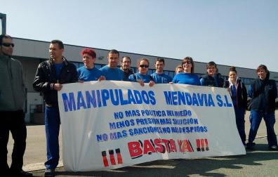 Concentración en Manipulados Mendavia contra la 'presión y acoso' de la empresa